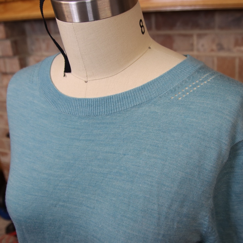 Banana Republic 100% Merino Wool Short Sleeve Sweater – Size Large -- Light Blue